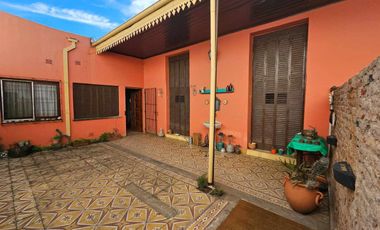Venta casa 4 ambientes en Bernal Oeste