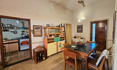 Venta casa 4 ambientes en Bernal Oeste