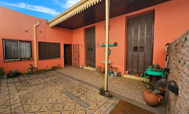 Venta casa 4 ambientes en Bernal Oeste