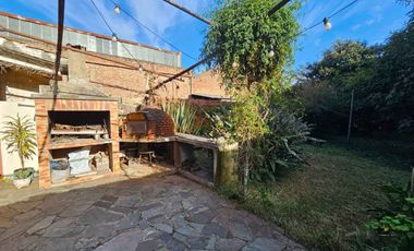 Venta casa 4 ambientes en Bernal Oeste