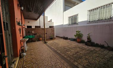 Venta casa 4 ambientes en Bernal Oeste