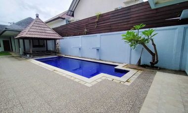 villa di nusa dua, 5 kmr tdr, lingkungan villa, ruangan besar