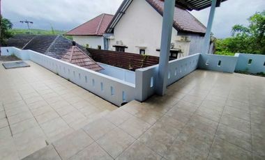 villa di nusa dua, 5 kmr tdr, lingkungan villa, ruangan besar