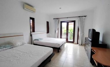 villa di nusa dua, 5 kmr tdr, lingkungan villa, ruangan besar