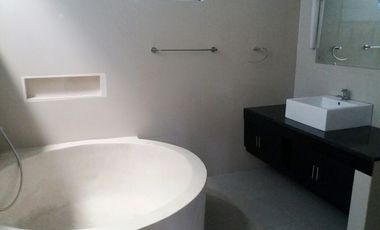 villa di nusa dua, 5 kmr tdr, lingkungan villa, ruangan besar