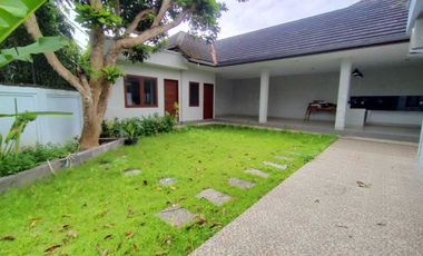 villa di nusa dua, 5 kmr tdr, lingkungan villa, ruangan besar