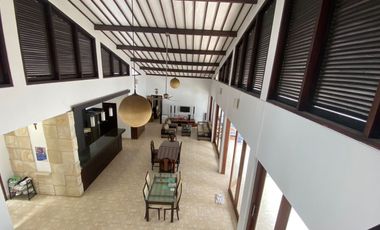 villa di nusa dua, 5 kmr tdr, lingkungan villa, ruangan besar