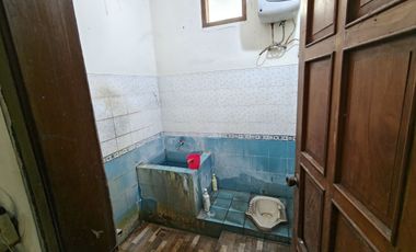 Rumah di Kaprabon solo kota lokasi strategis pinggir jalan