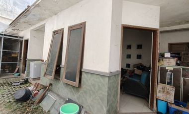 Rumah di Kaprabon solo kota lokasi strategis pinggir jalan