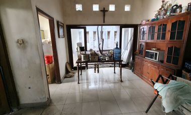 Rumah di Kaprabon solo kota lokasi strategis pinggir jalan