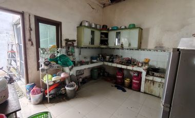 Rumah di Kaprabon solo kota lokasi strategis pinggir jalan