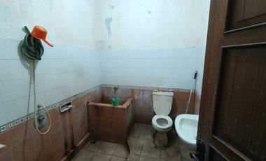 Rumah di Kaprabon solo kota lokasi strategis pinggir jalan