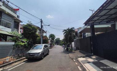 Rumah Modern 2,5 lantai 274mtr Private Pool Cipinang Elok