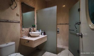 Rumah Modern 2,5 lantai 274mtr Private Pool Cipinang Elok