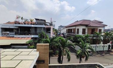 Rumah Modern 2,5 lantai 274mtr Private Pool Cipinang Elok