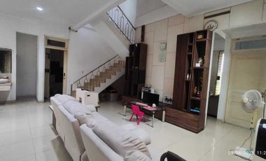 Rumah Modern 2,5 lantai 274mtr Private Pool Cipinang Elok