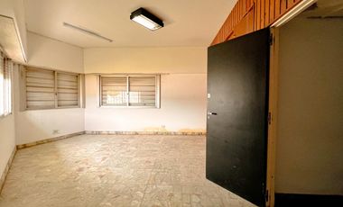 Venta, Fabrica/Galpón, 1633 m2 en 2 plantas con local a la calle, Ruta 2 y Strobel