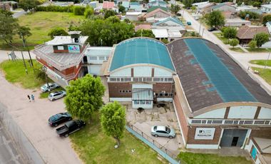 Venta, Fabrica/Galpón, 1633 m2 en 2 plantas con local a la calle, Ruta 2 y Strobel