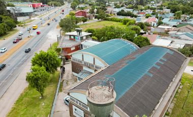 Venta, Fabrica/Galpón, 1633 m2 en 2 plantas con local a la calle, Ruta 2 y Strobel