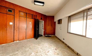 Venta, Fabrica/Galpón, 1633 m2 en 2 plantas con local a la calle, Ruta 2 y Strobel
