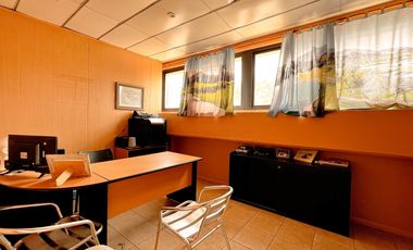 Venta, Fabrica/Galpón, 1633 m2 en 2 plantas con local a la calle, Ruta 2 y Strobel