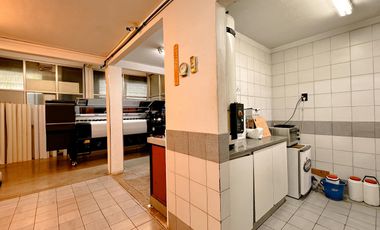 Venta, Fabrica/Galpón, 1633 m2 en 2 plantas con local a la calle, Ruta 2 y Strobel