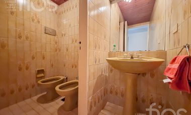 VENTA DUPLEX DE CUATRO DORMITORIOS MAS COMODIN EN BARRIO MARTIN