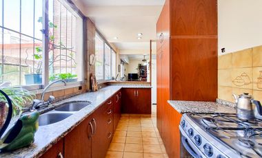VENTA DUPLEX DE CUATRO DORMITORIOS MAS COMODIN EN BARRIO MARTIN