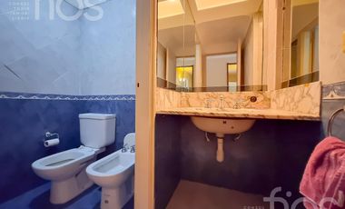 VENTA DUPLEX DE CUATRO DORMITORIOS MAS COMODIN EN BARRIO MARTIN
