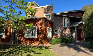 Casa en  Abril Club de Campo
