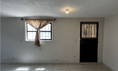 Casa económica en renta (Casa o Local). Colonia Salvarcar