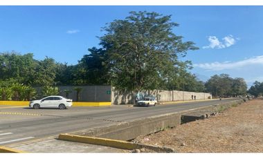 Terreno Premium – frente a Walmart y Galerías 30,000 m²