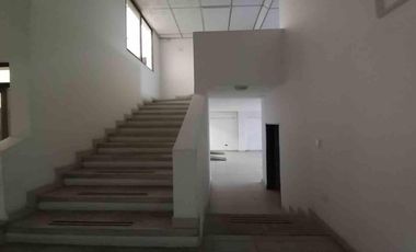 CASA COMERCIAL EN ARRIENDO EN LA AV 19/ ARMENIA