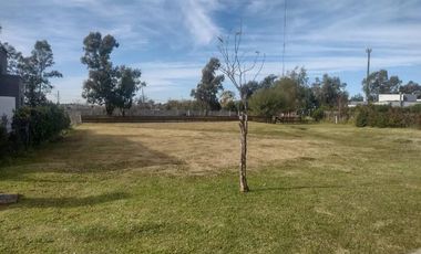 Lote con fondo a espacio verde. Santa Emilia, Pilar del Este
