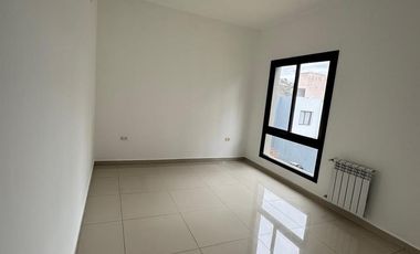 Alquiler de duplex de 3 dormitorios en Barrio Privado La Cuesta