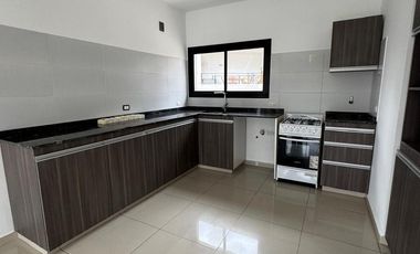 Alquiler de duplex de 3 dormitorios en Barrio Privado La Cuesta