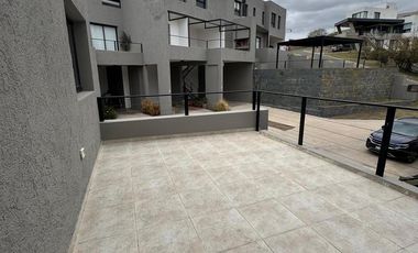 Alquiler de duplex de 3 dormitorios en Barrio Privado La Cuesta