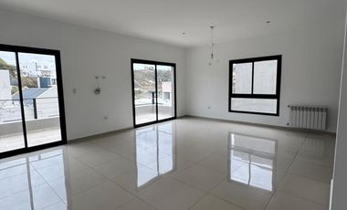 Alquiler de duplex de 3 dormitorios en Barrio Privado La Cuesta