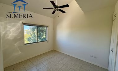 Departamento de dos plantas semi amueblado en Quintas del Sol frente a parque