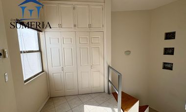 Departamento de dos plantas semi amueblado en Quintas del Sol frente a parque