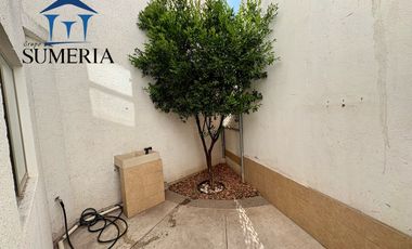 Departamento de dos plantas semi amueblado en Quintas del Sol frente a parque