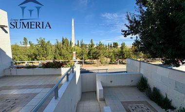 Departamento de dos plantas semi amueblado en Quintas del Sol frente a parque