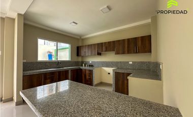 Casa en Venta en Elegole - Manta | Cerca de Terminal, Aeropuerto, Shop
