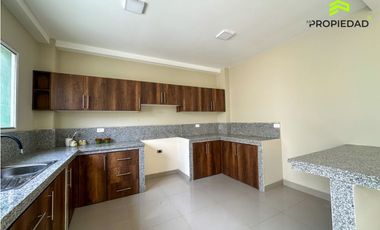 Casa en Venta en Elegole - Manta | Cerca de Terminal, Aeropuerto, Shop