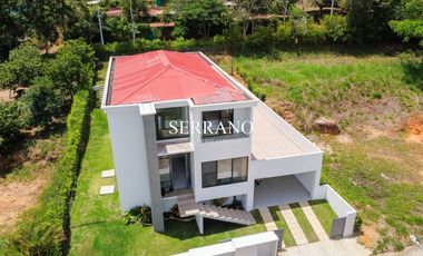 CASA CAMPESTRE EN VENTA EN BRISAS DE RUITOQUE GIRON