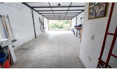 Venta de Casa Bifamiliar – San Antonio de Prado, Rosaleda