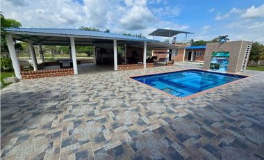Finca campestre con piscina en venta - Santa Elena El Cerrito Valle