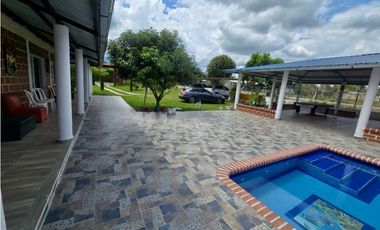 Finca campestre con piscina en venta - Santa Elena El Cerrito Valle