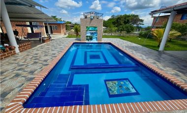 Finca campestre con piscina en venta - Santa Elena El Cerrito Valle