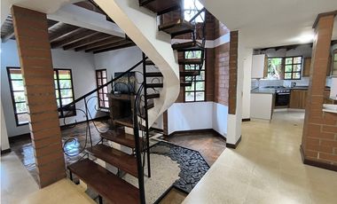 Dos Casas en Venta en La Estrella